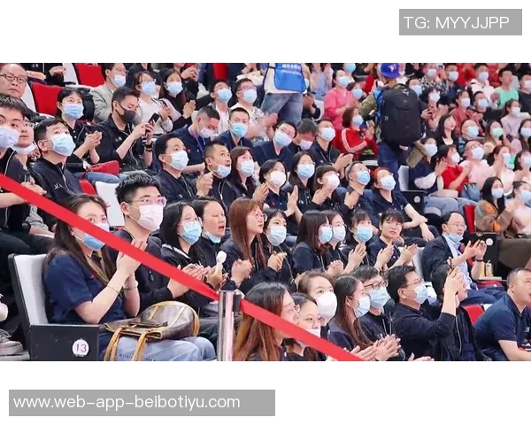 国安球迷齐聚苏州火车站歌声响彻助威气氛热烈