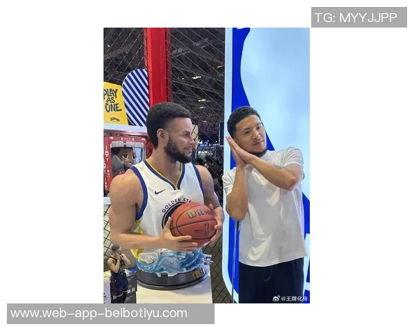 布克与中文布克合影互动投篮视频引发球迷热议